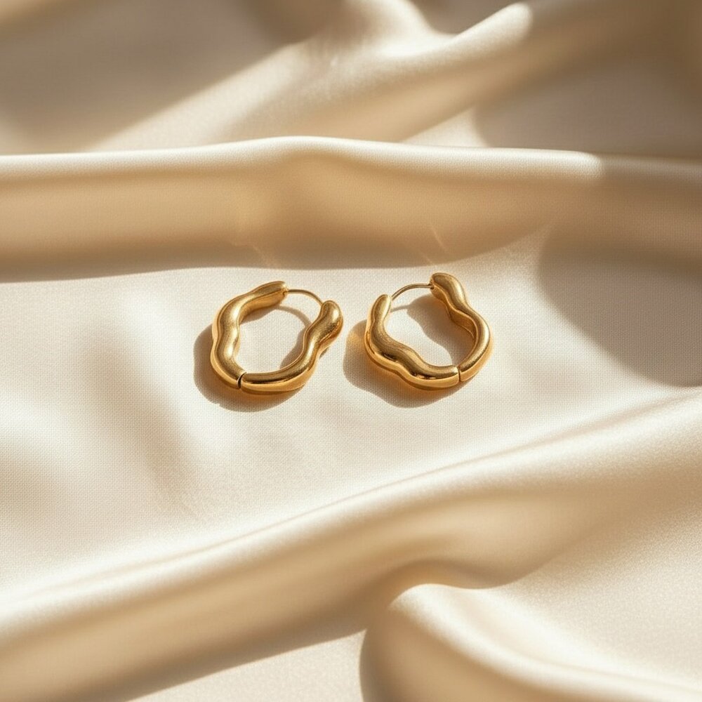 18K Gold plated oval hoop earring - Elegant and minimalist style jewelry
